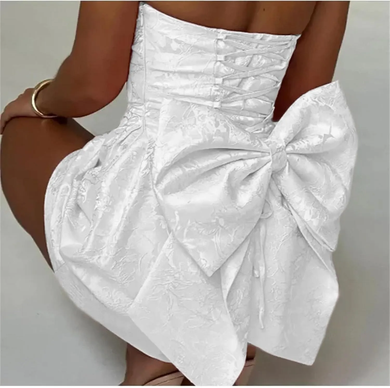 Embroidery Satin Short Prom Dress for Womens Straplesss Party Cocktial Homecoming Mini Gown with Bow Back