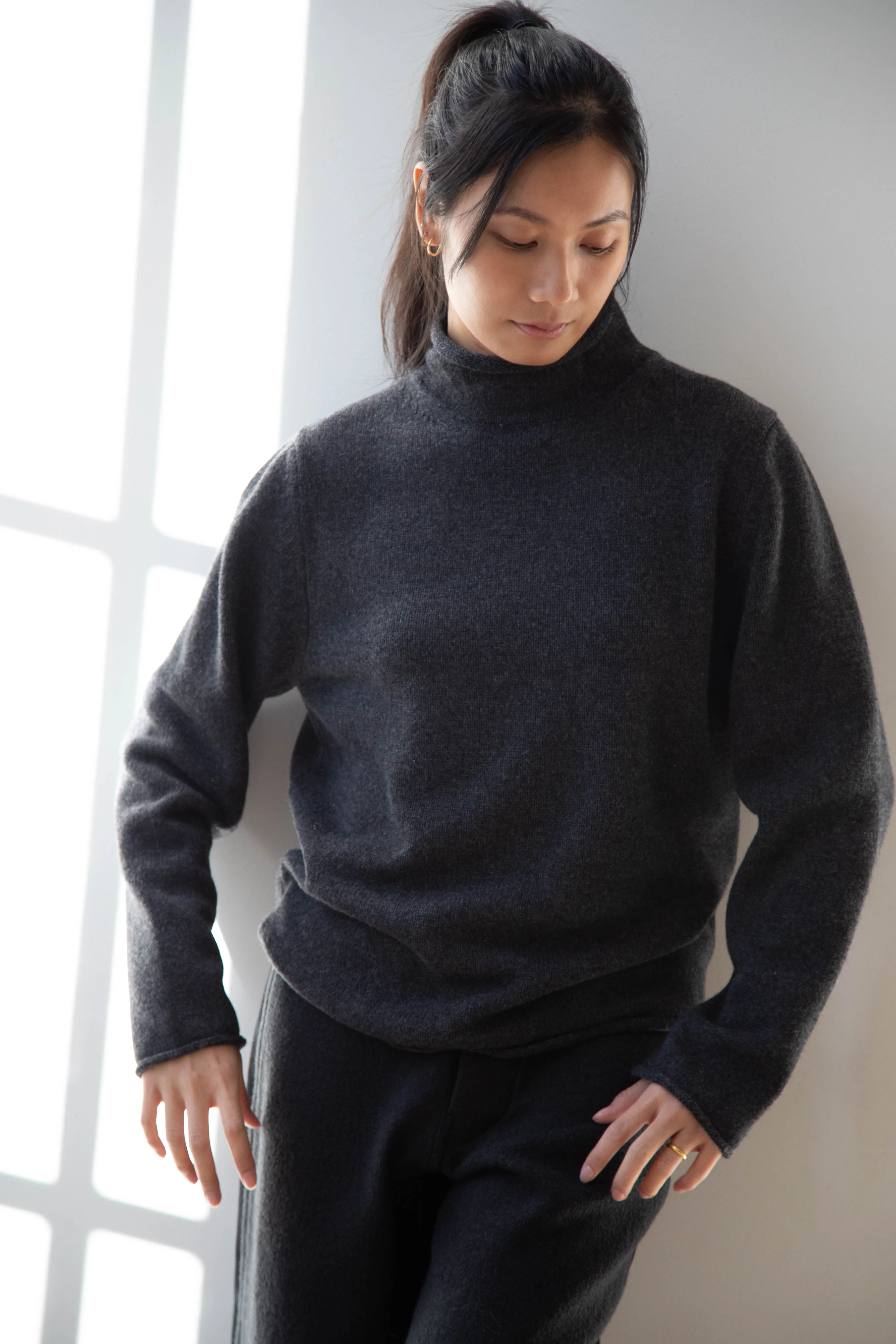 Evan Kinori | Rollneck Sweater in Charcoal